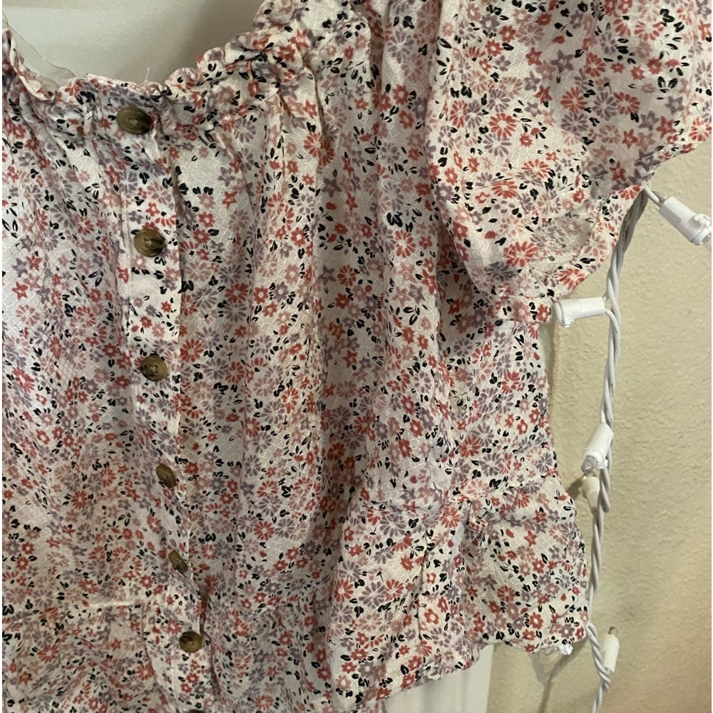 button up blouse 🌸 - Picture 3 of 3